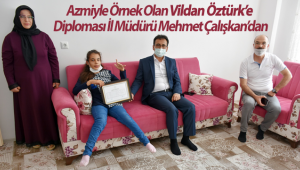 Azmiyle Örnek Olan Vildan Öztürk'e Diploması İl Müdürü Mehmet Çalışkan'dan