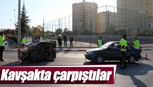 Kavşakta Çarpıştılar