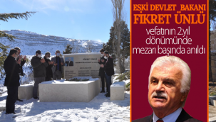 Eski Devlet Bakanı Ünlü Mezarı Başında Anıldı