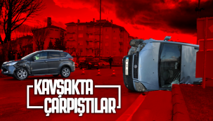 Karaman'da Kavşakta Çarpıştılar Ticari Araç Yan Yattı